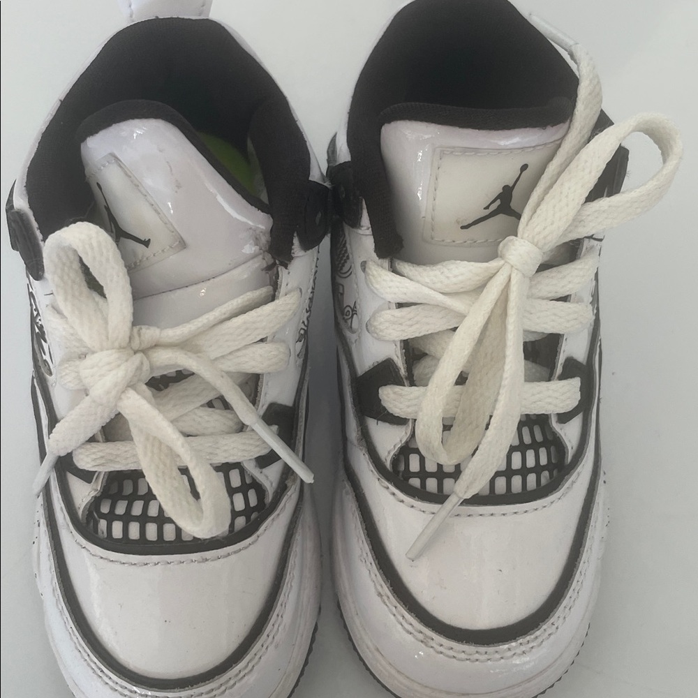 Jordan 4 Retro SE in White, Black, and Volt